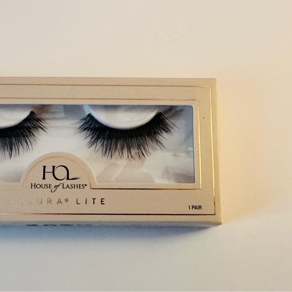 Triple Layer Lashes - Picture 5 of 5
